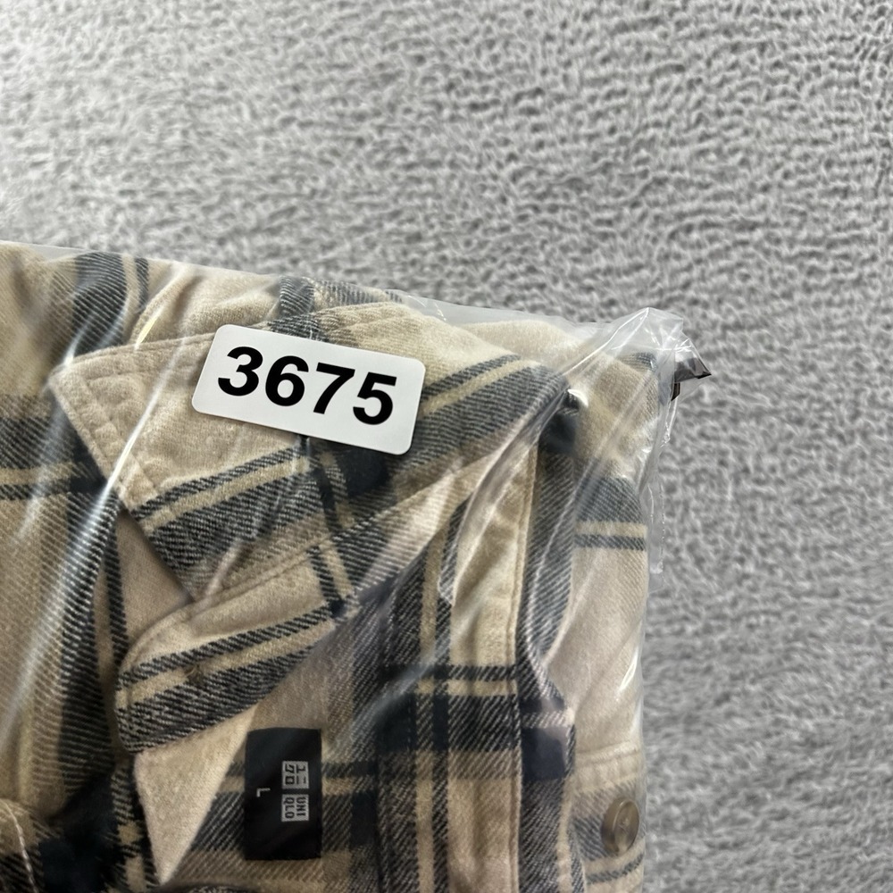 Uniqlo Flannel Shirt Mens Large‎ Plaid Beige Blue Cotton Utility Warm Pocket - Picture 8 of 8